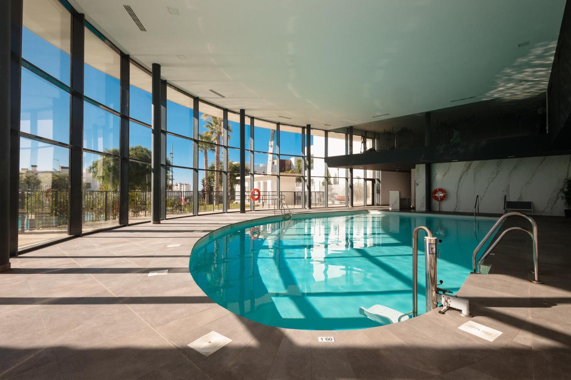 Luxurious 2 Bedroom Apartment Close To The Beach In Estepona Luaran gambar