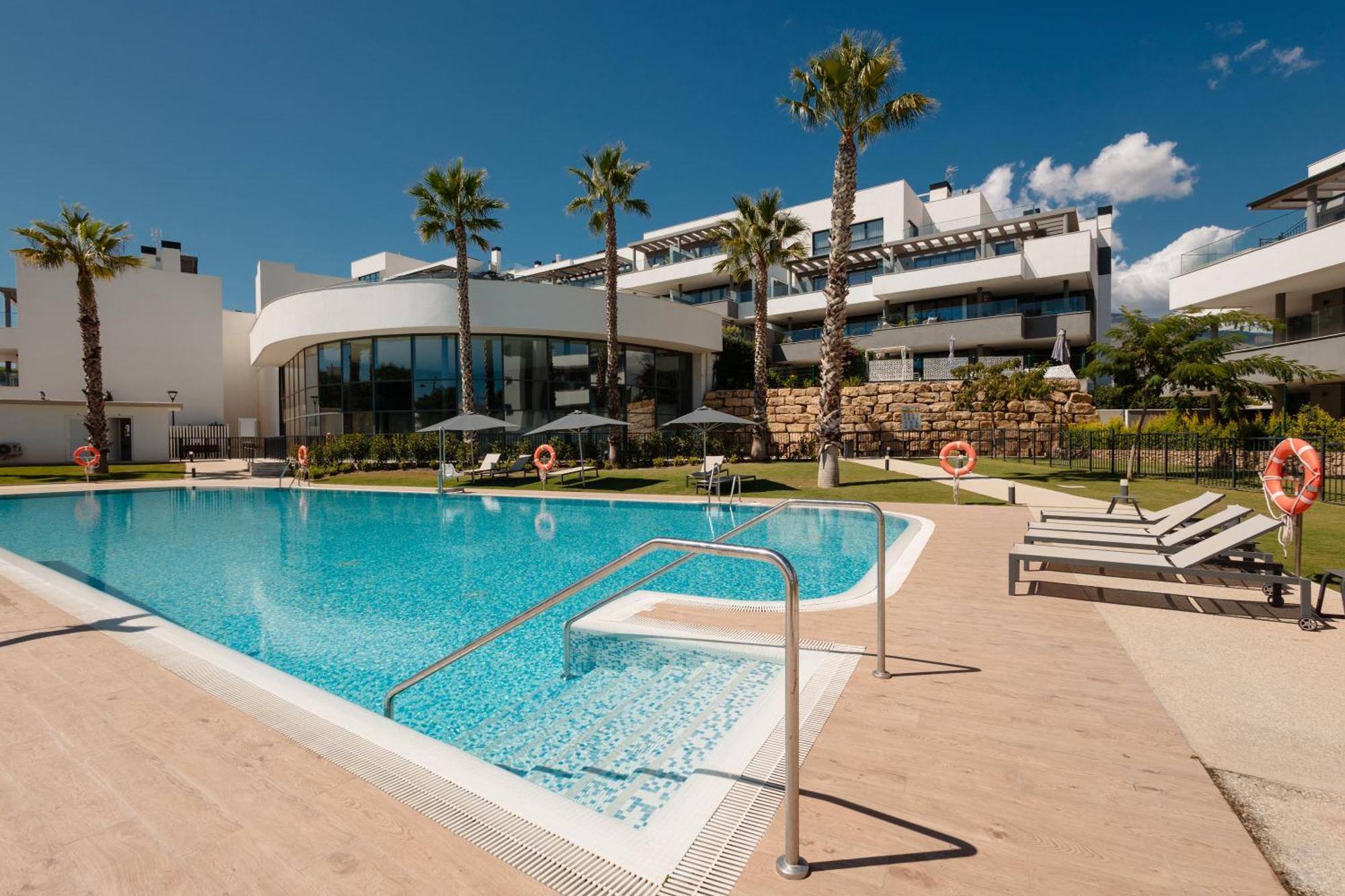 Luxurious 2 Bedroom Apartment Close To The Beach In Estepona Luaran gambar